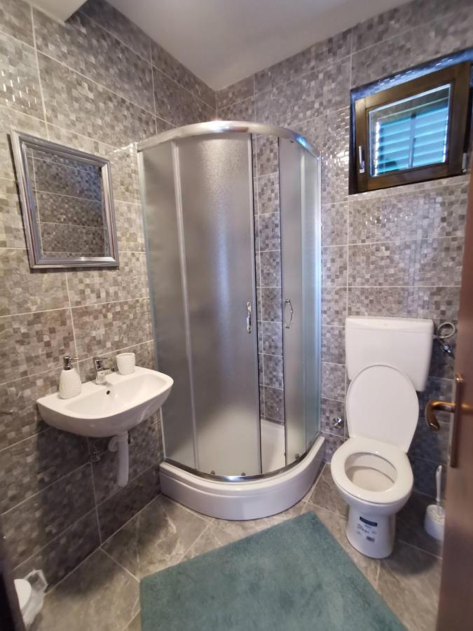 Kuca Za Odmor Obitelji Pedisic Villa Banj Kültér fotó